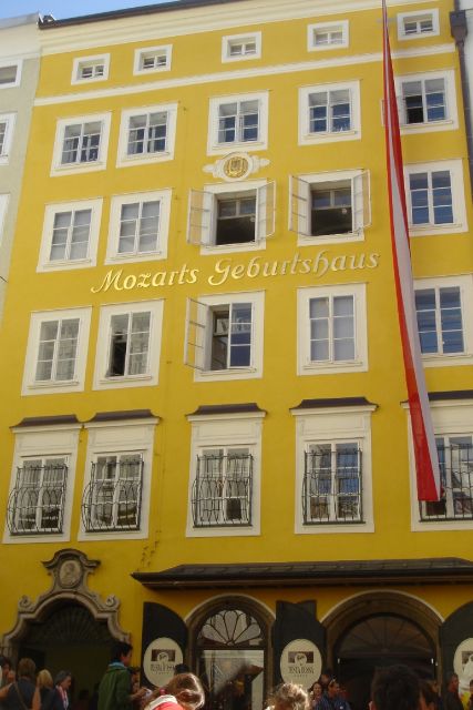 Salzburg 2.5-Hour Walking Tour: Mozart, Old Town & More - Entering Schloss Mirabell, and why Salome Alt matters