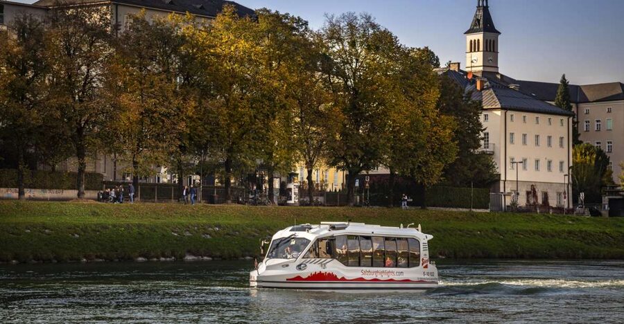 Salzburg: Amphibious Splash Tour on Land & on Water - Salzburg in 90 minutes: land views plus a real splashdown