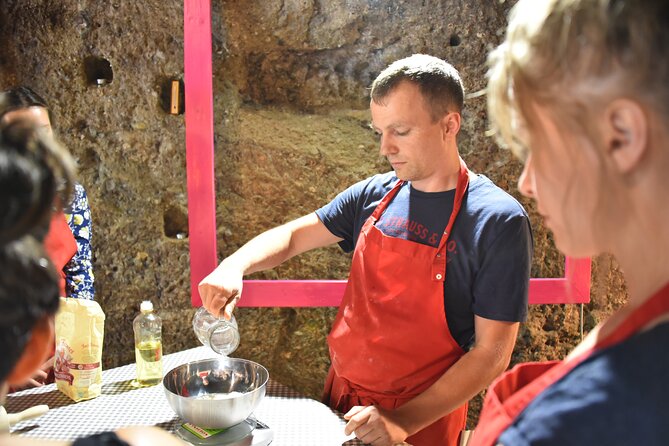 Salzburg Christmas Cookies and Apple Strudel Cooking Lesson - Group size, tables, and how the class actually runs