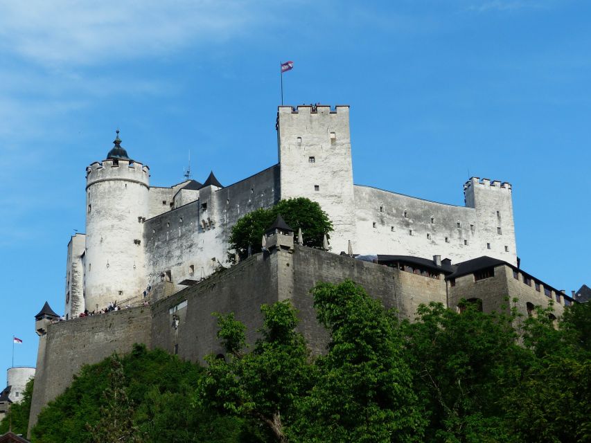 Salzburg: Express Walk with a Local in 60 minutes - Key highlights you will feel right away