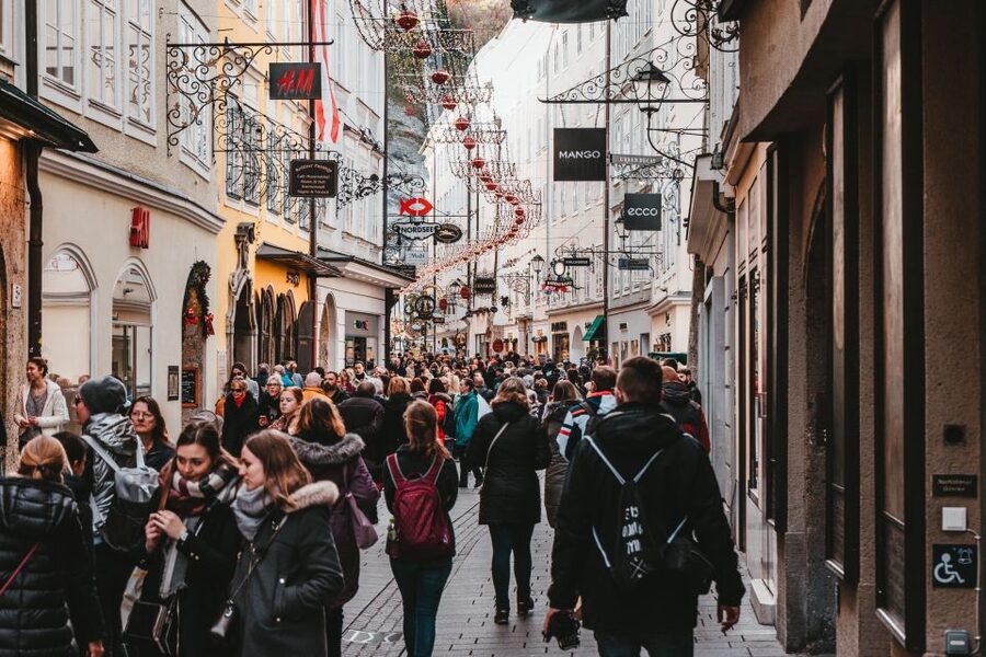 Salzburg: Express Walk with a Local in 60 minutes - Salzburg Express Walk: why one hour is the right length