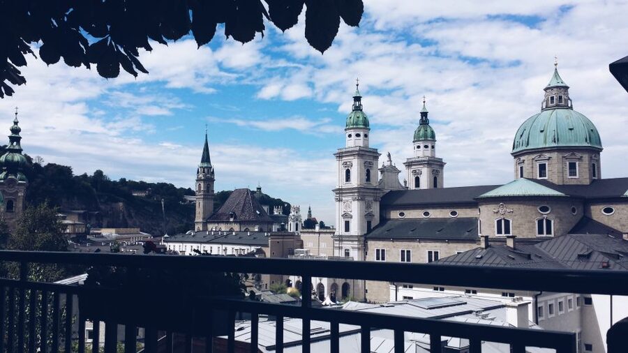 Salzburg: Express Walk with a Local in 60 minutes - From Salzburg Cathedral to Mozart’s Birthplace, the core sights that anchor your visit