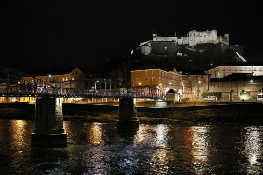 Salzburg: Hallstatt and Sound of Music Tour - Mondsee and Basilica St. Michael: Where Maria’s Wedding Scene Fits
