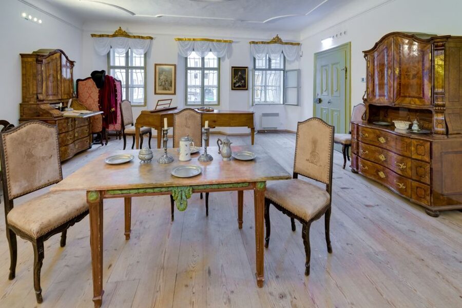 Salzburg: Life of Mozart Private Guided Walking Tour - Meeting point, pickup, and practical walk comfort