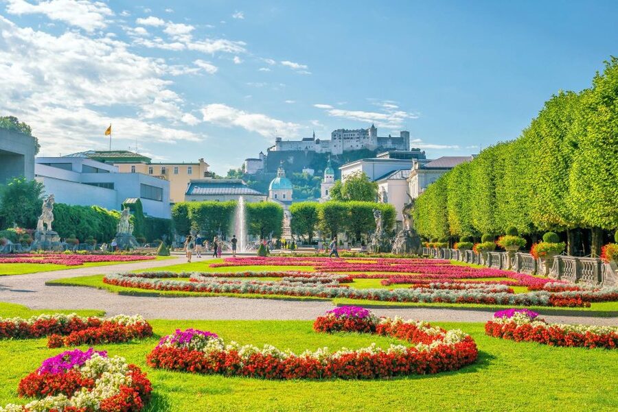Salzburg: Old Town, Mozart, & Mirabell Gardens Walking Tour - What to bring and how to show up so you enjoy every stop