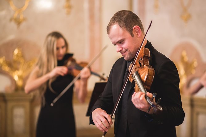 Salzburg: Palace Concert at the Marble Hall of Mirabell Palace - One intermission, 15 to 20 minutes: how to use it without missing momentum