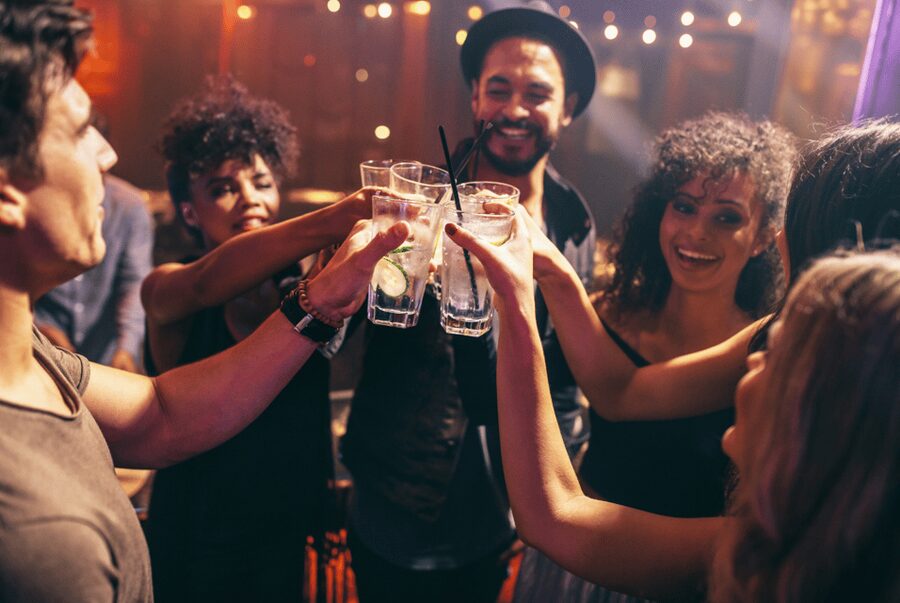 Salzburg: Pubcrawl Tour through best Bars and Clubs in Town - Salzburg nightlife, guided the smart way