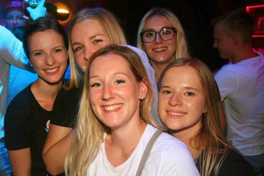 Salzburg: Pubcrawl Tour through best Bars and Clubs in Town - Where you meet and how to show up correctly