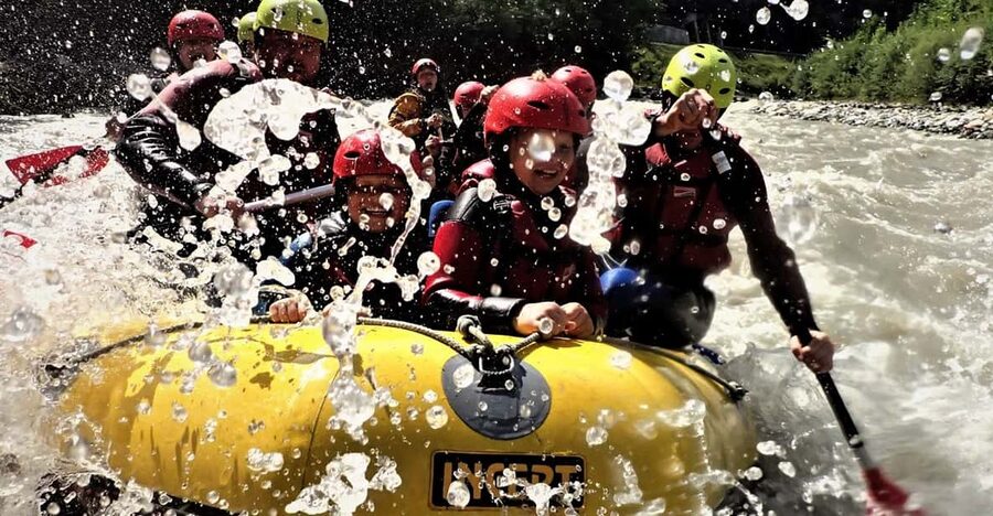 Salzburg: River Rafting Trip for Beginners - The 20 minute drive and castle start: first photos, then paddles