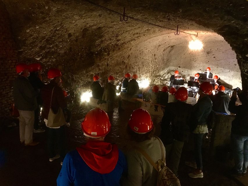 Salzkammergut: Sandstone Beer Cellar Tour - Arts and Crafts Market Break: A Short Local Pause