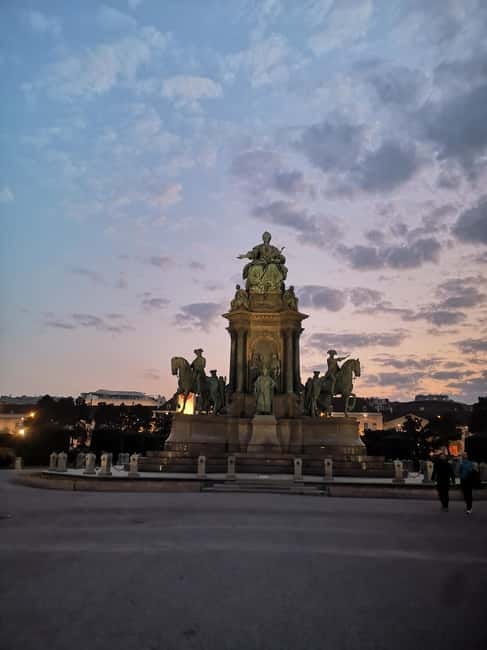 Scandals, affaires & anecdotes in Vienna - Helmut-Zilk-Platz start: the tour begins like a conversation, not a procession