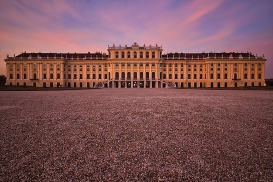 Schönbrunn Grand Tour : Private Skip-the-Line Walking Tour - Why a private Schönbrunn walk beats the crowds