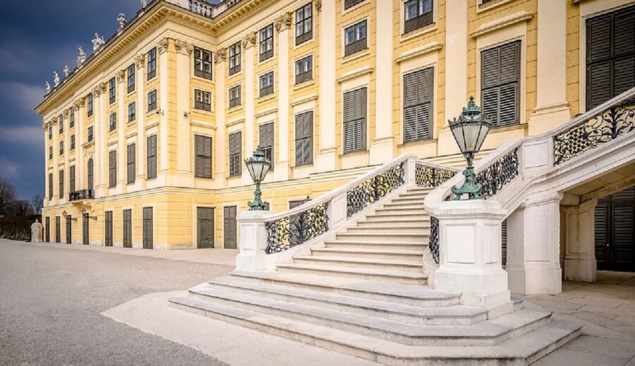 Schönbrunn Grand Tour : Private Skip-the-Line Walking Tour - The entrance hall, palace layout, and why the first rooms set the tone
