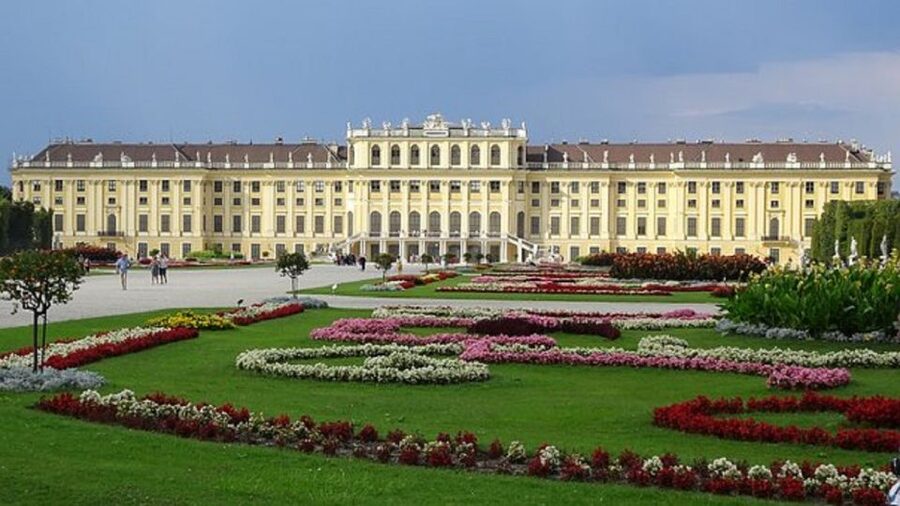 Schönbrunn Grand Tour : Private Skip-the-Line Walking Tour - Meeting at Group Center Schönbrunn, then getting in quickly