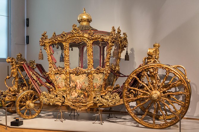 Skip the Line:Imperial Carriage Museum by Schönbrunn Kaiserliche Wagenburg Wien - Tight hallways, lighting, and how to keep your visit comfortable
