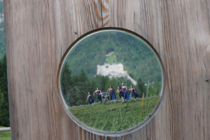 Sound of Music Private Tour including do-re-mi hiking trail - Stop 3 in Mondsee: wedding chapel, short and sweet