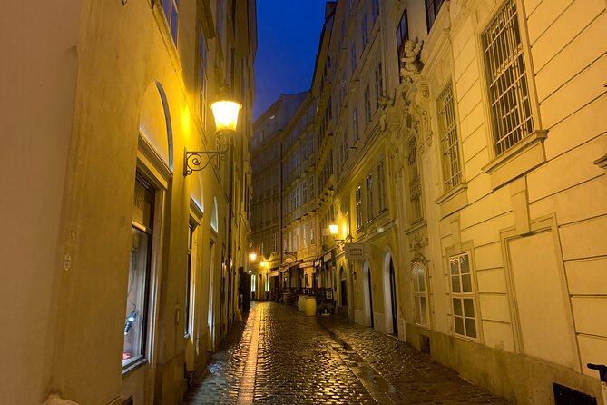 Spooky Vienna Ghost Tour in English - Stop 2: the Historic Center alleys, legends, mysteries, and murderers
