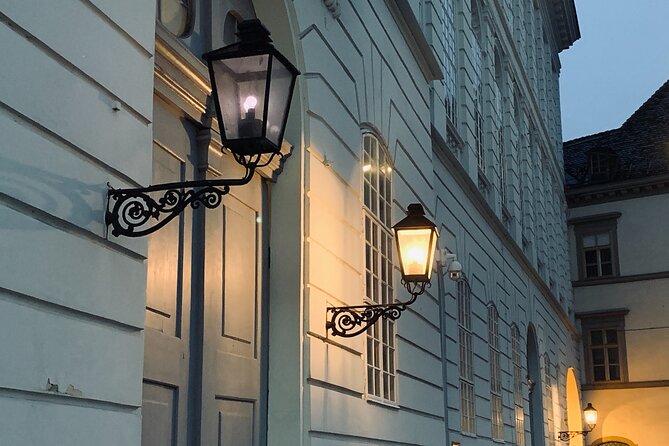 Spooky Vienna Ghost Tour in English - Guide power: why the storytelling style matters most
