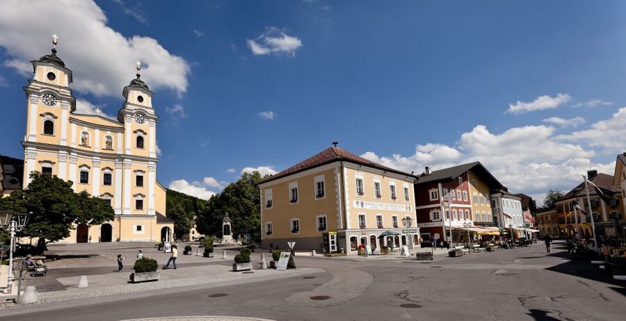 The Hills Are Alive Private "Do-Re-Mi" Tour - Mirabell Gardens and the real Do-Re-Mi locations