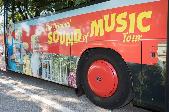 The Original Sound of Music Tour in Salzburg - Lake Leopoldskron and the mirrored-photo moment