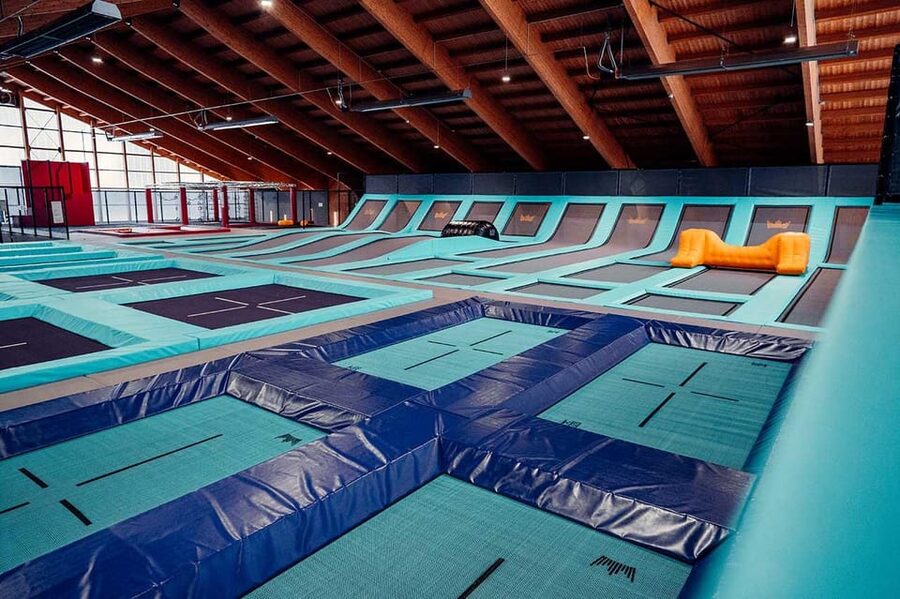 Tirol: Zahmer Kaiser Trampolinpark - Getting there by car: easy parking, clear routes