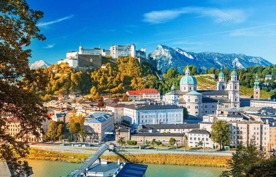 Traunkirchen, Hallstatt & Salzburg – A Day to Remember - A 14-hour Austria loop in a 7-seat Mercedes, with pickup handled