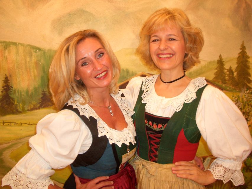 Tyrolean Evenings Family Gundolf in Innsbruck - Intermission acts: Innsbruck fanfare and instrument solos that keep momentum