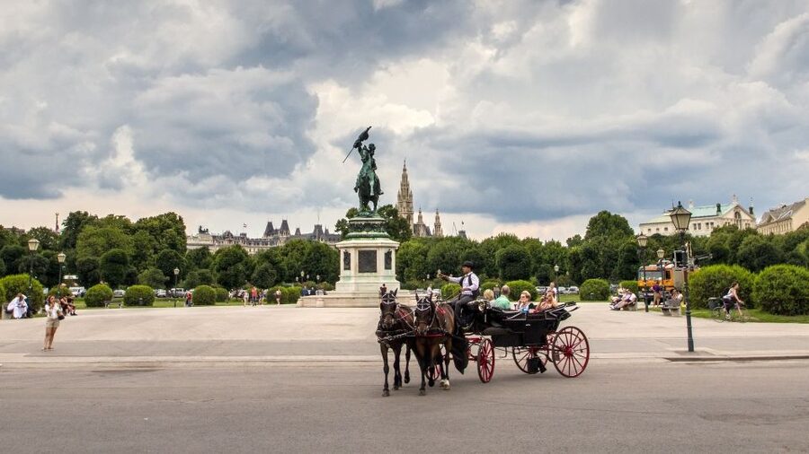 Vienna: 30-Minute Fiaker Ride in the Old Town - Two horses, weather, and staying comfortable while you watch Vienna glide by