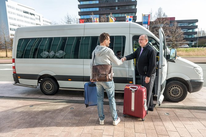 Vienna Airport Departure Transfer (Hotel to Vienna Airport) - What the pickup experience looks like