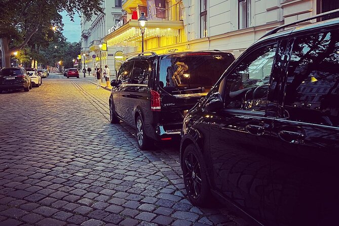 Vienna Airport Transfers From Vienna City With Private Driver - Timing Tips for Early Flights and Busy Times