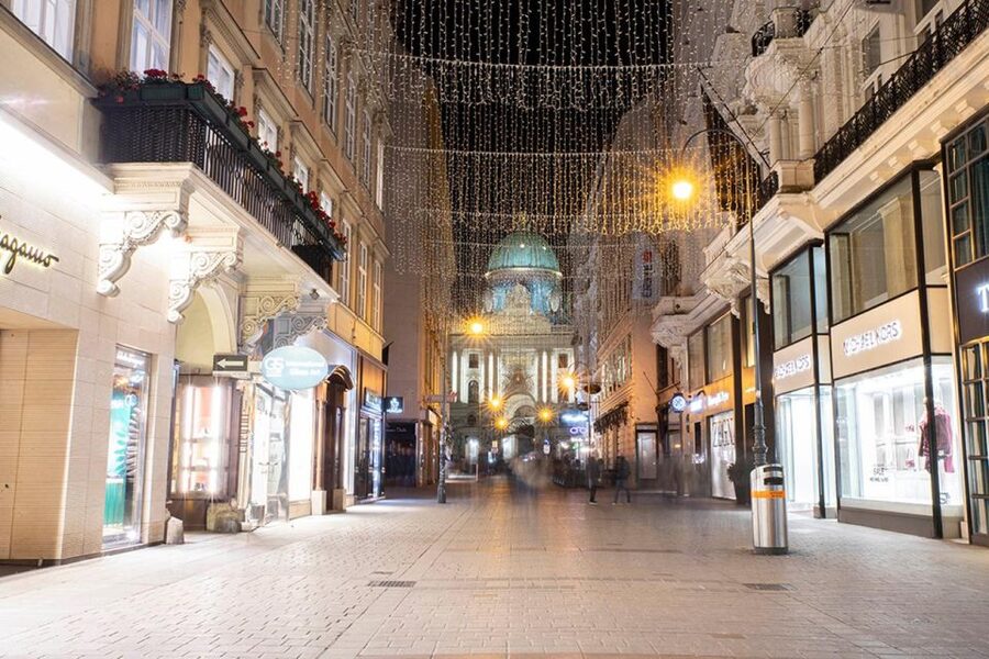 VIENNA AT NIGHT: PRIVATE PHOTO TOUR - Smartphone-friendly guidance that actually changes your results