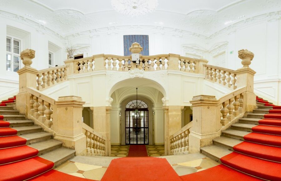 Vienna: Baroque Orchestra Concert and Dinner - A palace hall makes Baroque music feel more physical