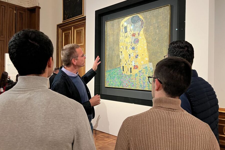 Vienna: Belvedere & The Best of Gustav Klimt Private Tour - Gardens walk: water features, statues, and the Baroque layout
