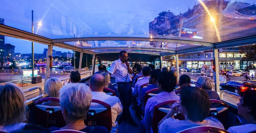 Vienna: Big Bus Evening Sightseeing Bus Tour with Live Guide - The Live Guide, Audio Headsets, and That Evening Storytelling Pace