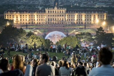 Big Bus Evening Sightseeing Bus Tour with Live Guide