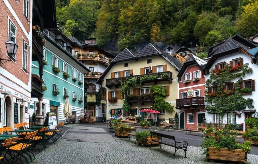 Vienna/Bratislava: Day Trip to Hallstatt & Salzburg - Key highlights at a glance