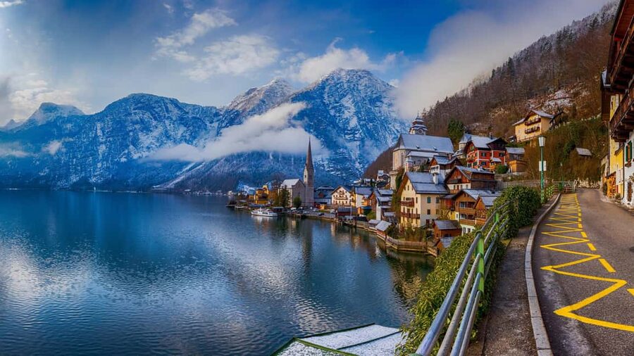 Vienna/Bratislava: Day Trip to Hallstatt & Salzburg - Breaks and photo stops: where the best views are built in
