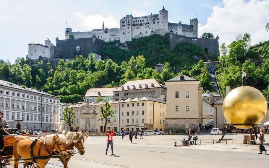 Vienna/Bratislava: Traunkirchen, Hallstatt & Salzburg Tour - Practical Tips I’d Use Before You Go