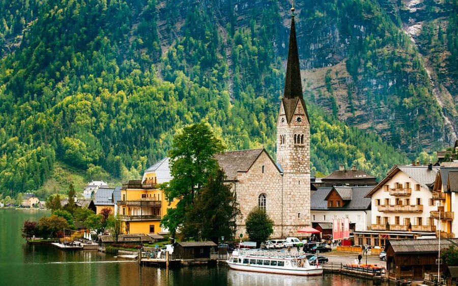 Vienna/Bratislava: Traunkirchen, Hallstatt & Salzburg Tour - A Long Day Done Right: Vienna or Bratislava Pickup to Alpine Views