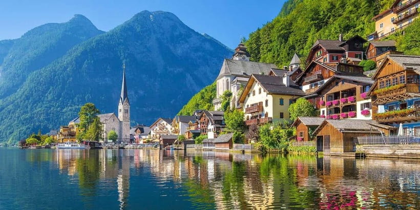 Vienna/Bratislava: Traunkirchen, Hallstatt & Salzburg Tour - Traunkirchen on Lake Traunsee: The Lakeside Stop That Depends on Light