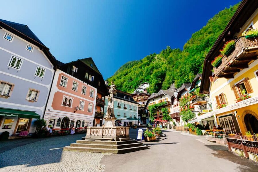 Vienna/Bratislava: Traunkirchen, Hallstatt & Salzburg Tour - Premium Mercedes Van and a Small Group Rhythm
