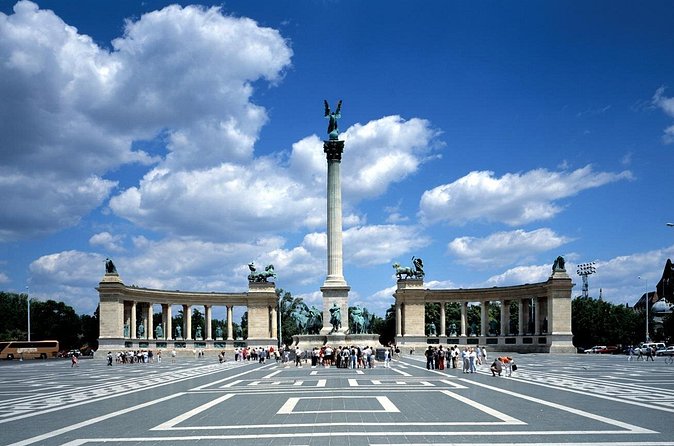 Vienna: Budapest & Bratislava Two Capitals Day Trip - Group Size, Walking Pace, and What to Pack
