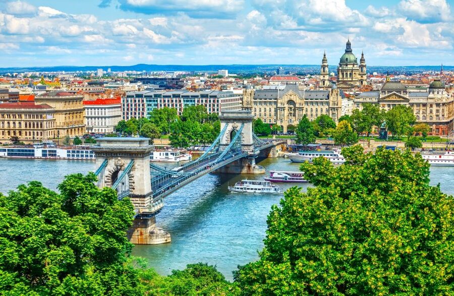 Vienna: Budapest Day Trip - Opera House Exteriors and Parliament Building: Big-Sight Photos Without the Hunt