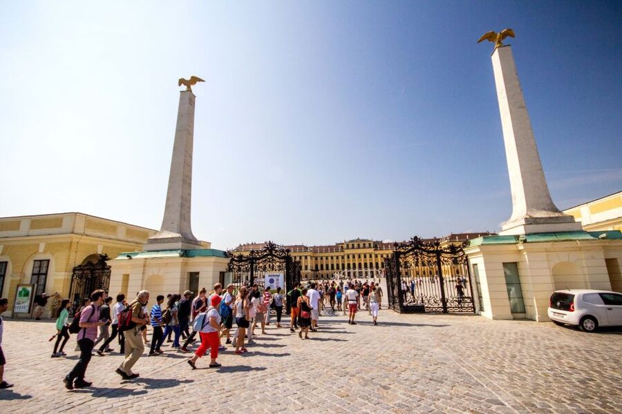 Vienna: Bus & Schönbrunn Palace Skip-the-Line Guided Tour - Who should book this tour?
