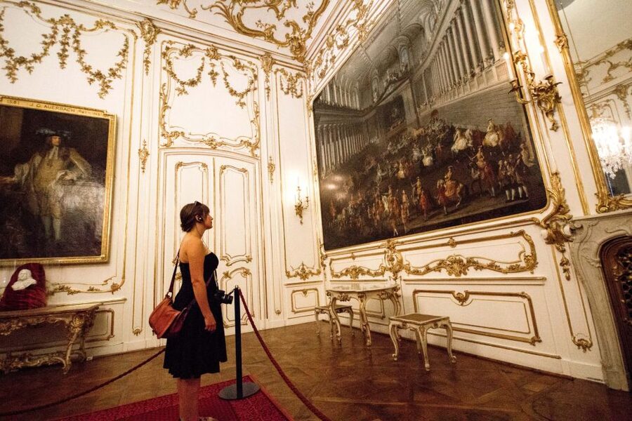 Vienna: Bus & Schönbrunn Palace Skip-the-Line Guided Tour - Schönbrunn Palace inside tour: Baroque rooms and the Maria Theresa to Sisi storyline