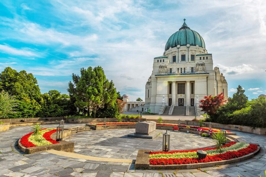 Vienna Central Cemetery Walking Tour with Transfers - Pacing your walk, what to bring, and how to enjoy the quiet parts