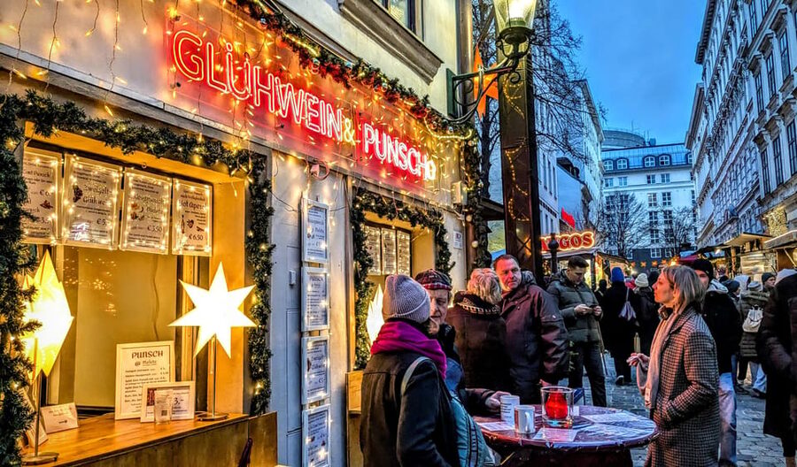 Vienna: Christmas Market Food and Drinks Tour - Entering Vienna’s Christmas Markets With a Plan