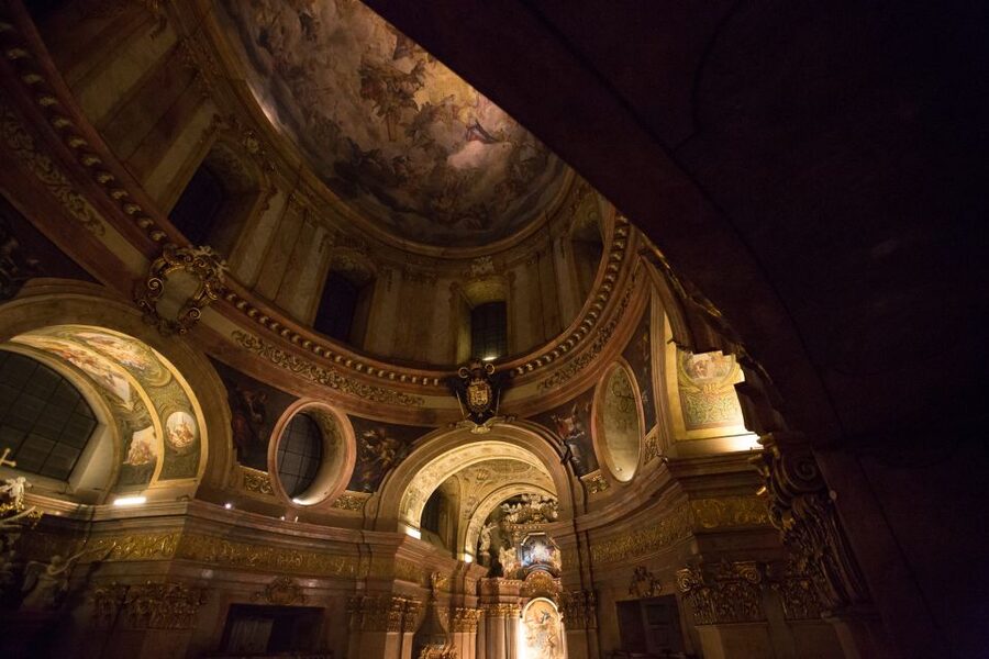Vienna: Christmas & New Year's Concert in St. Peter's Church - Entering St. Peter’s vaults: why this venue changes the whole sound