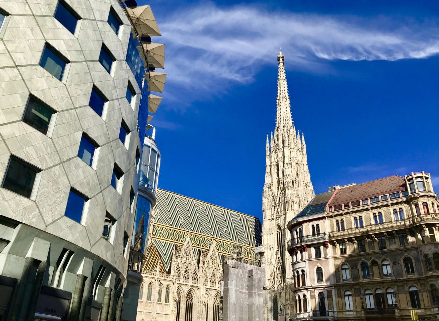 Vienna: City Center Guided Walking Tour - Finding the meeting point at Maria-Theresien-Platz