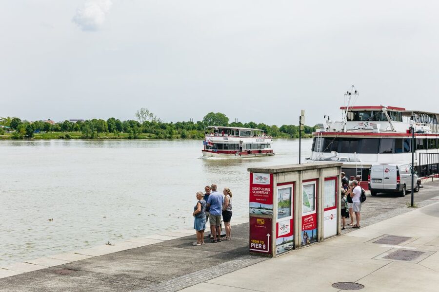 Vienna: City Cruise with Optional Lunch - The optional lunch: Wiener schnitzel on board (and why it matters)
